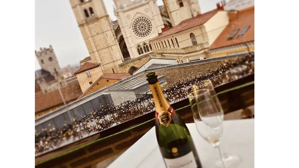 El rooftop del Camarote Hotel en León: gastronomía y patrimonio en diálogo